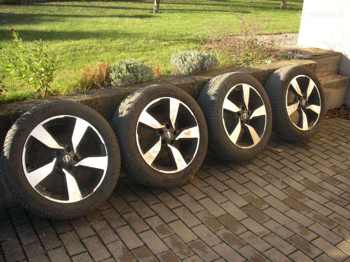 Parduodu Nissan lietus ratlankius su padangom
