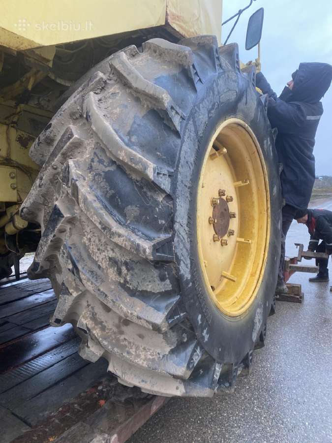 Kombainas New Holland Tf44 Ardomas Dalimis - nuotraukos Nr. 3