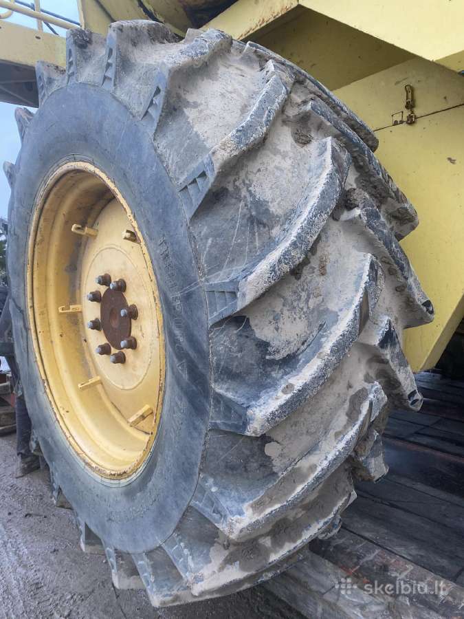 Kombainas New Holland Tf44 Ardomas Dalimis - nuotraukos Nr. 4