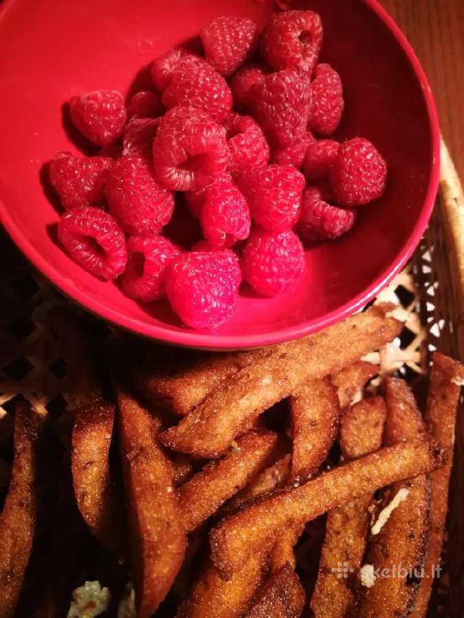 Keptas paršiukas, kepta duona su natūraliu česnaku - nuotraukos Nr. 3