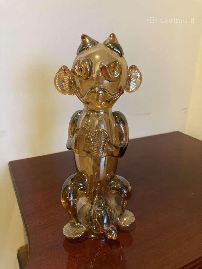 Parduodu stikline velniuko figurele