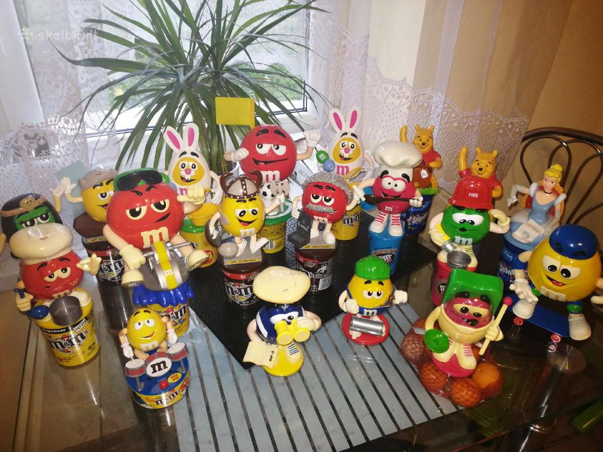 M&m's saldainių vintazines figureles.