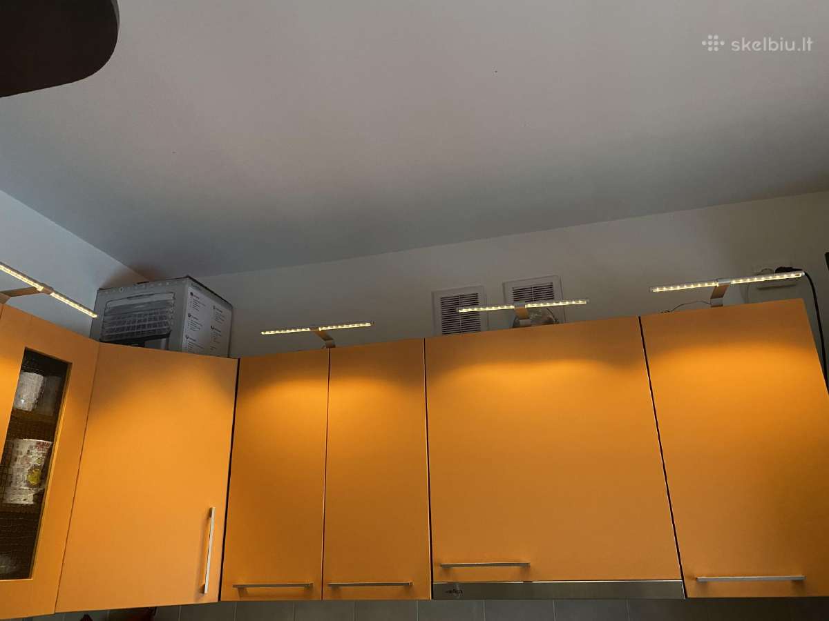 4 daliu LED apšvietimas su visu pajungimu