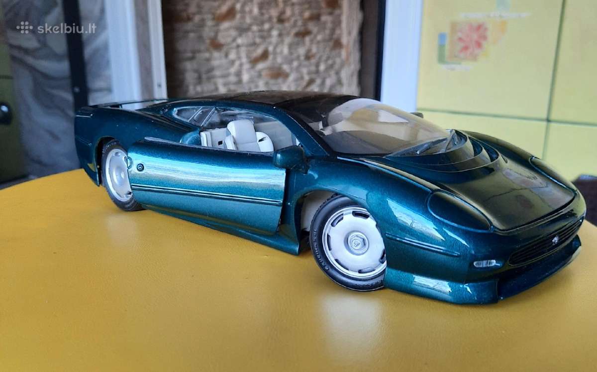 Auto Modeliai 1/18 - nuotraukos Nr. 2