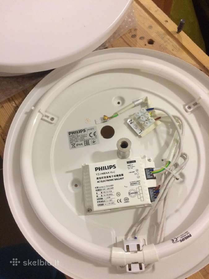 3 Philips lubiniai/sieniniai Šviestuvai - nuotraukos Nr. 2