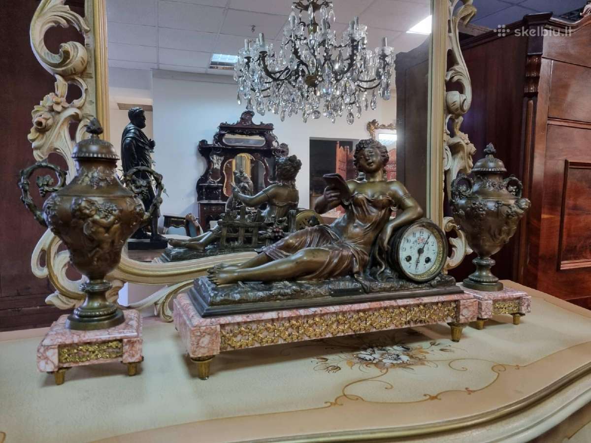 Elegantiškas senovinis laikrodis. Prancuzija.