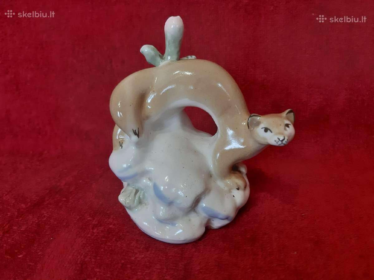 Statūlėlę. Leningrado gam. 25 eur.