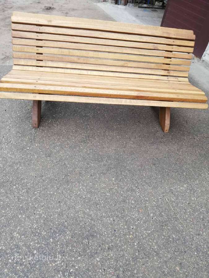 Ąžuolinis parko suolelis 1.70m. Patogus sėdėti.