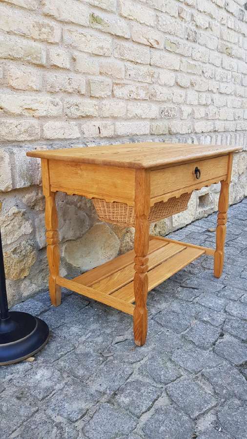 Vintažinis mid century kėnio masyvo staliukas