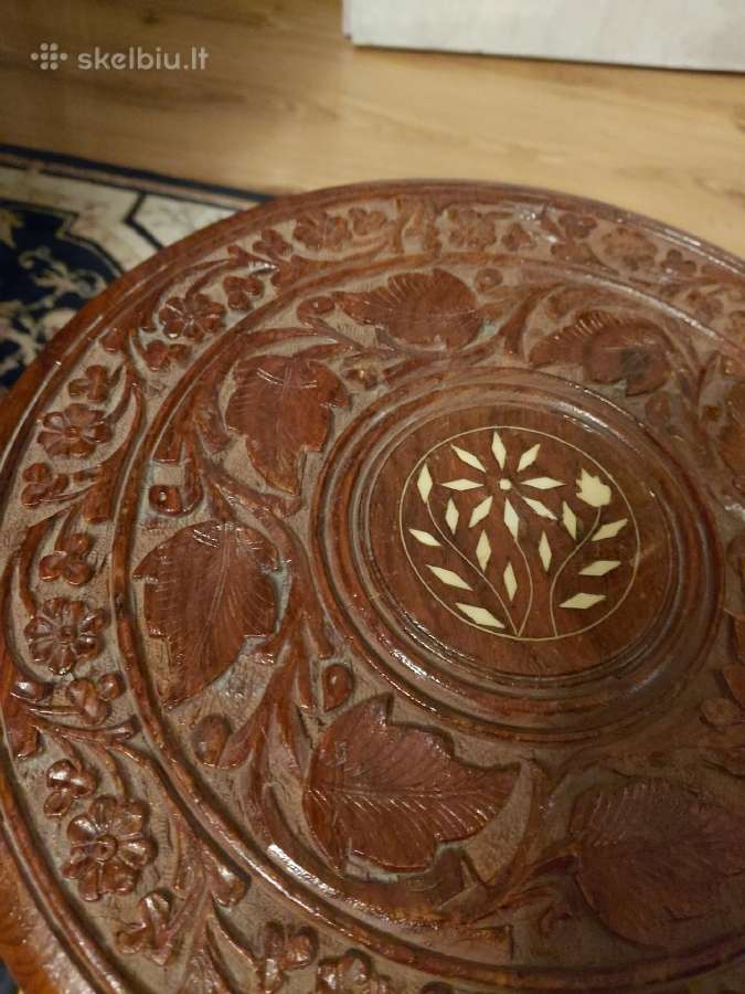 Parduodama senovinė raižita maža kėdutė. - nuotraukos Nr. 5