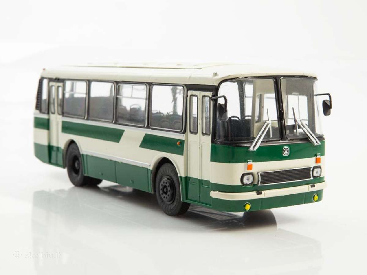 Лаз-695р