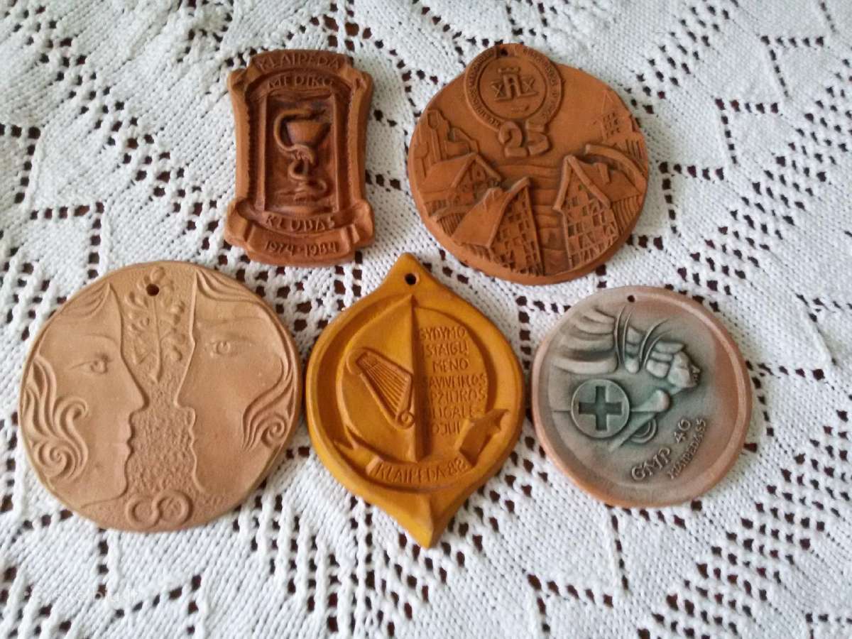 Senesnių laikų proginiai, moliniai medaliai - nuotraukos Nr. 16