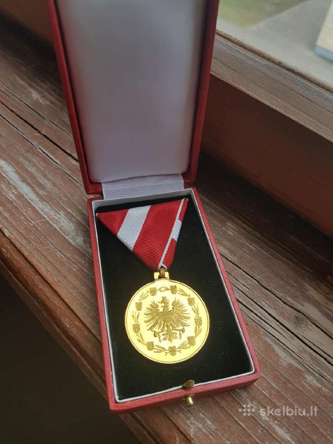 Garbės medalis už nuopelnus.