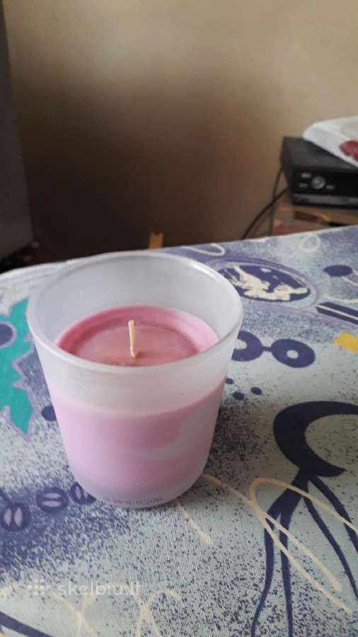 Augalų aromatą skleidžianti žvakė