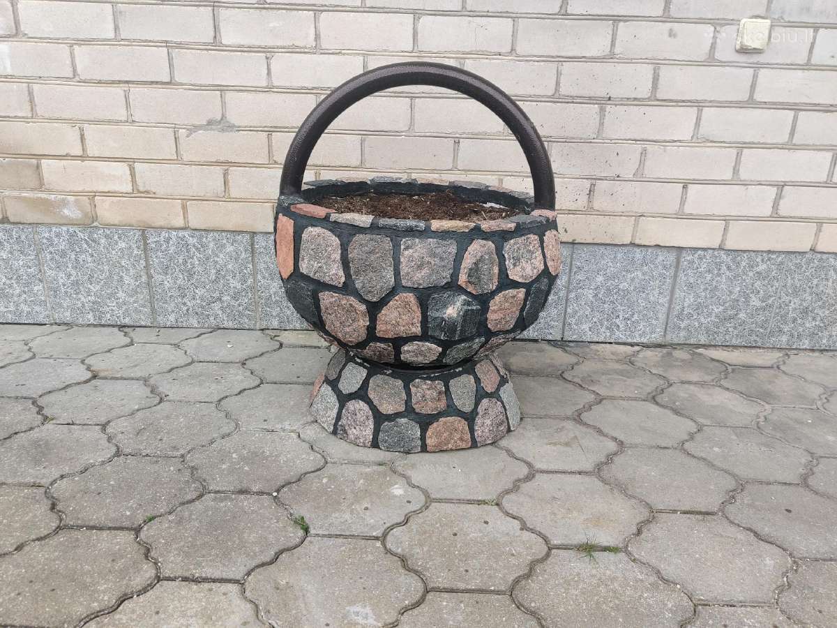 Akmeninis vazonas / gėlinė