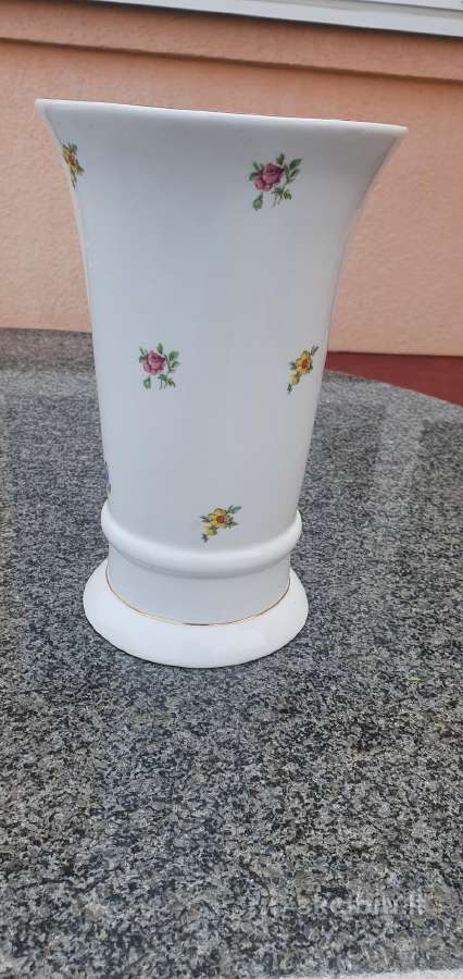 Porceliano vaza