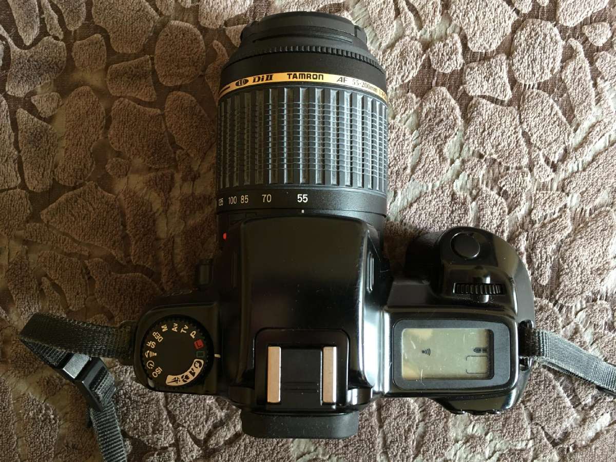 Kamera Canon EOS 1000f N su objektyvais