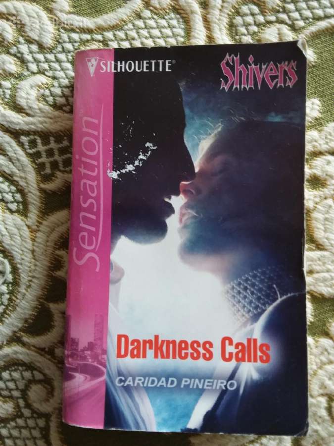 "Darkness Calls" Caridad Pineiro, romanas anglu k.
