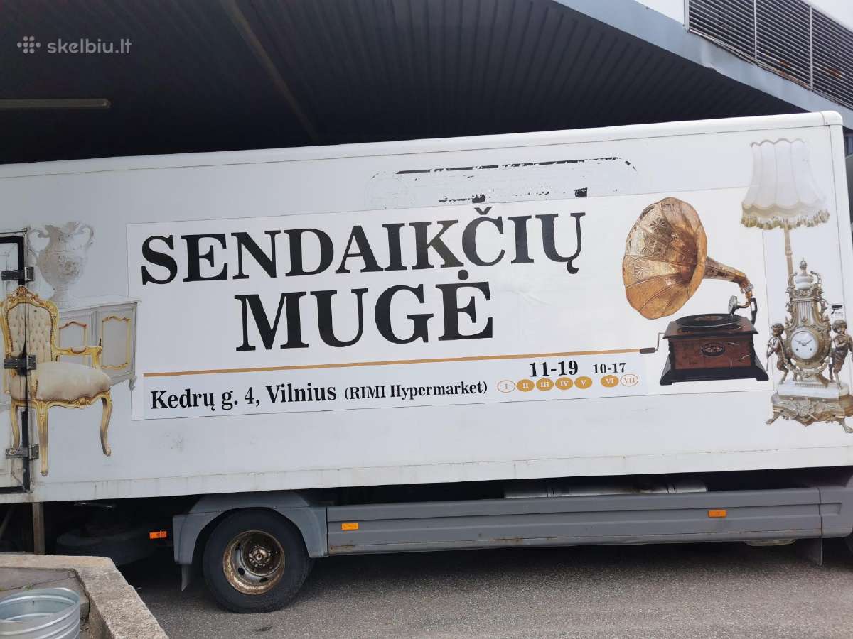 Kedrų 4 (Savanorių Rimi) iš dešinės Vilnius