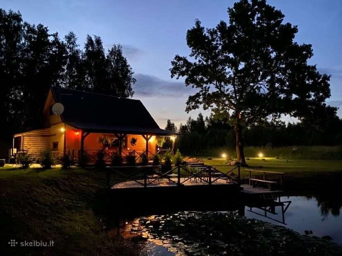 Pirties namelis Molėtų rajone