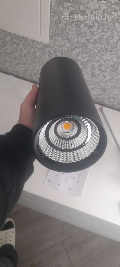 Parduodu visiškai naujus modernius LED sviestuvus