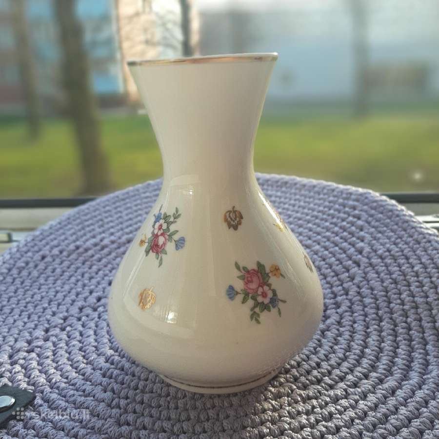 Porceliano vazelė