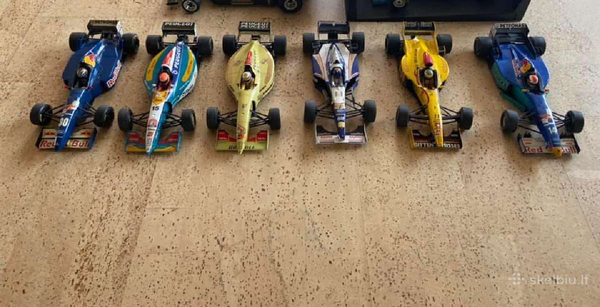 F1 bolidai Minichamps ir Onyx, po 30 eur 1:18. Gal