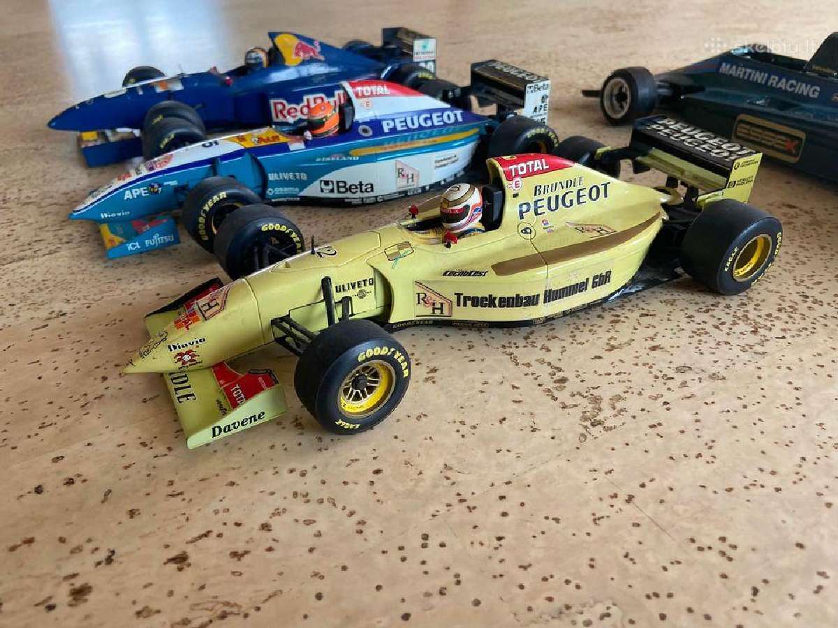 F1 bolidai Minichamps ir Onyx, po 30 eur 1:18. Gal - nuotraukos Nr. 6