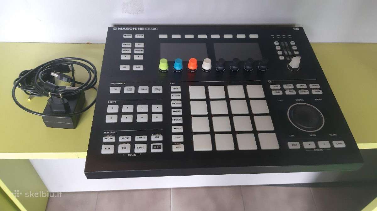 Native Instruments Maschine Studio ir kiti