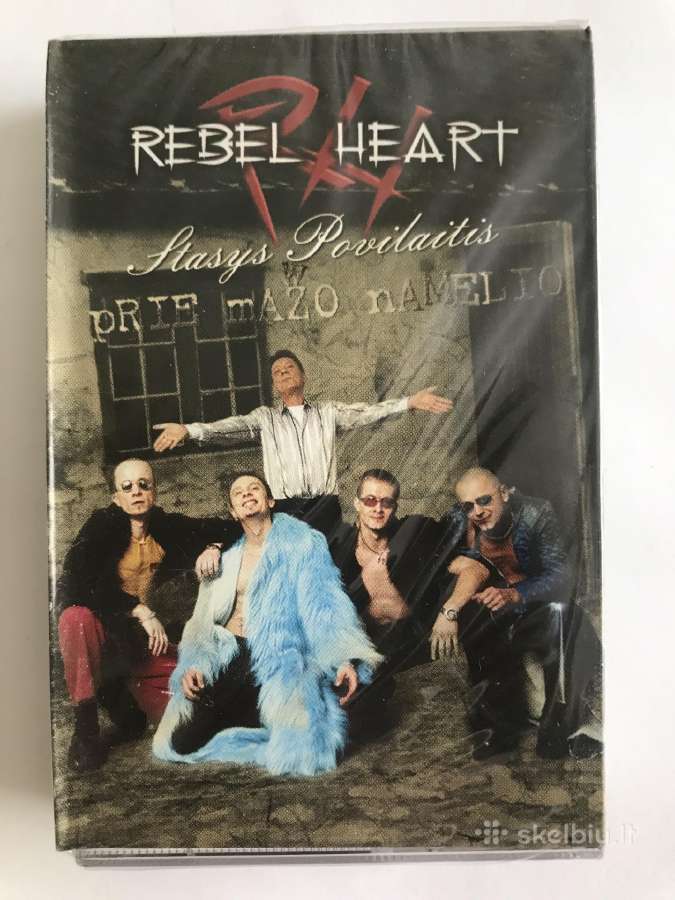 Rebelheart ir Stasys Povilaitis Prie mažo namelio