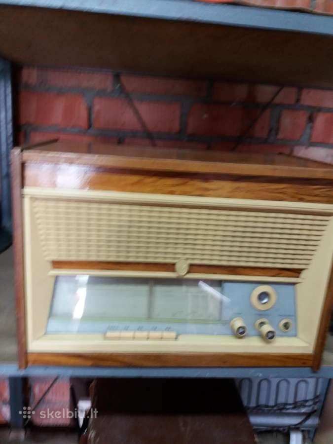 Radijo imtuvas su plokštelių grotuvu