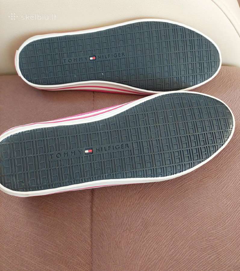 Naujos Tommy Hilfiger tapkutės - nuotraukos Nr. 3