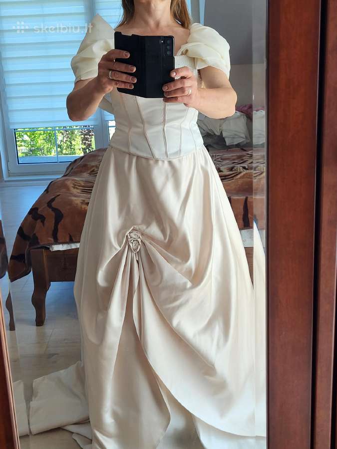 Proginė Suknelė