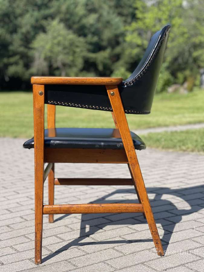 Ispudingas midcentury Daniskas kreslas