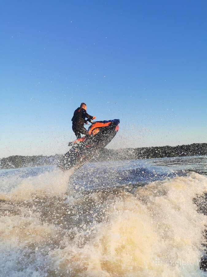 Vandens motociklų nuoma 120€/h Seadoo Spark Trixx
