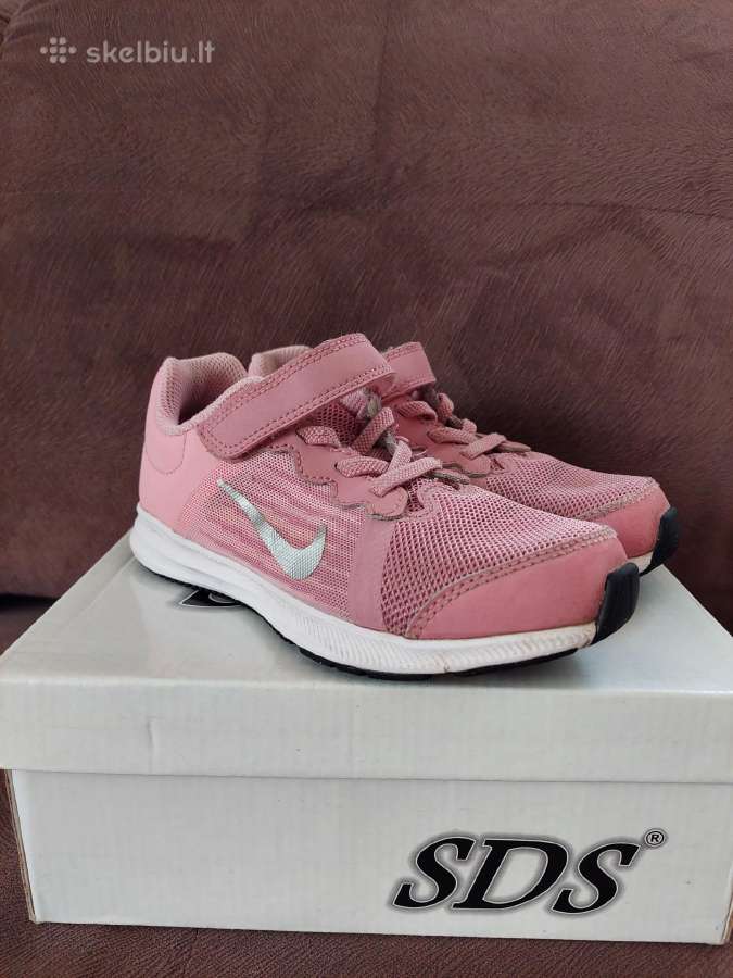 Nike kedukai. 29,5 dydis