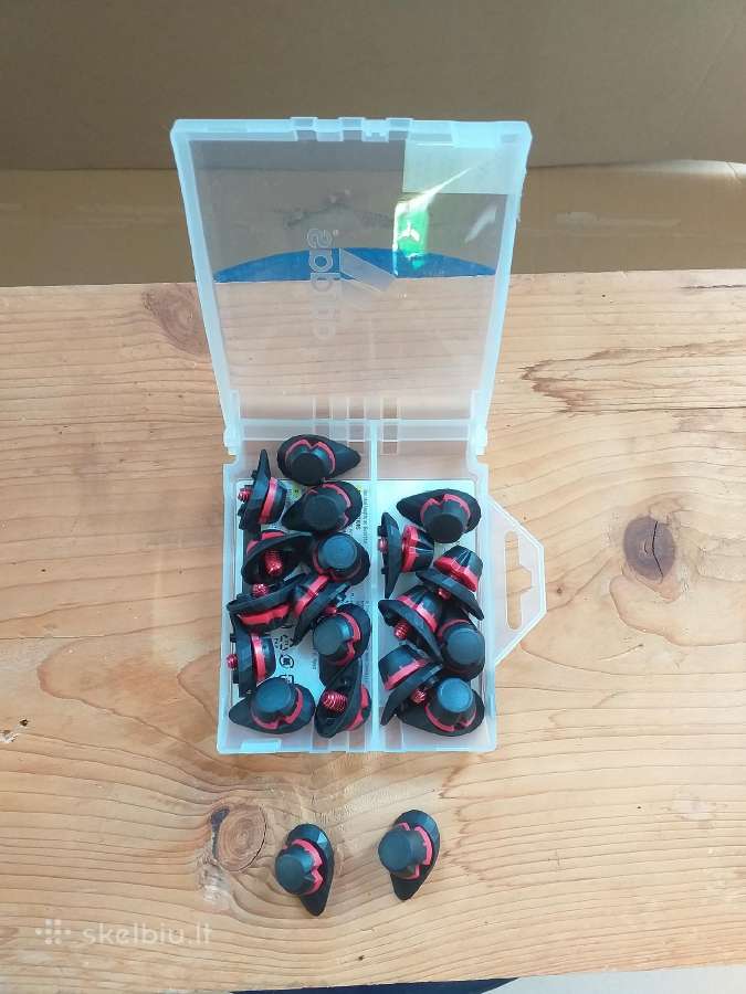 Futbolo batams Adidas varžtukai