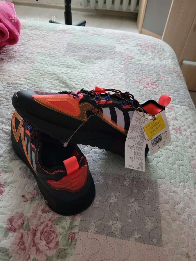 Adidas kedai - nuotraukos Nr. 3