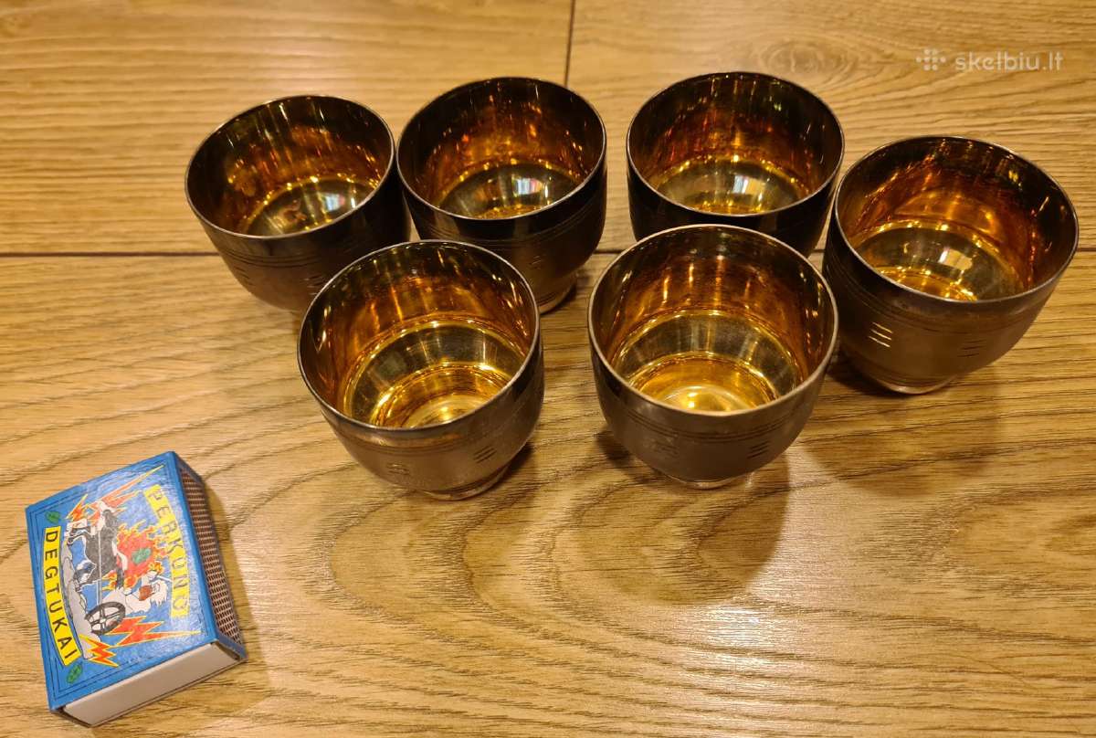 Vintažinis rinkinys metalinių taurelių su padėklu - nuotraukos Nr. 7