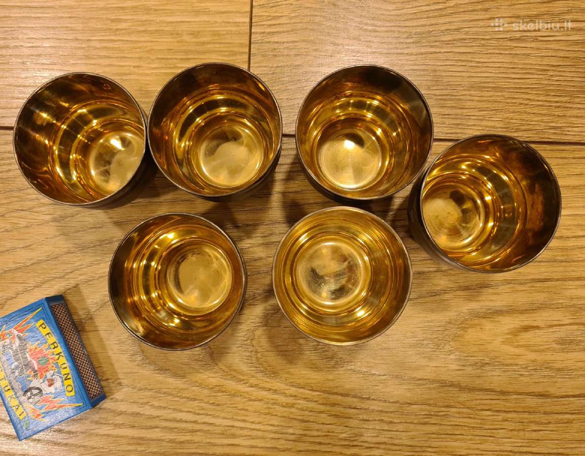 Vintažinis rinkinys metalinių taurelių su padėklu - nuotraukos Nr. 8