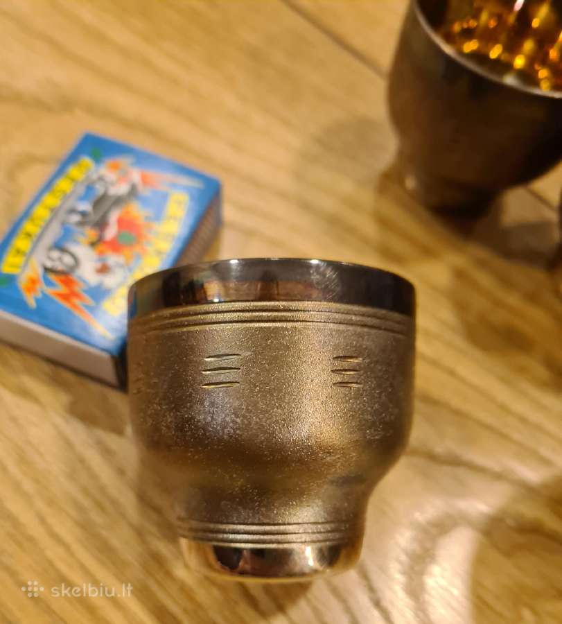 Vintažinis rinkinys metalinių taurelių su padėklu - nuotraukos Nr. 10