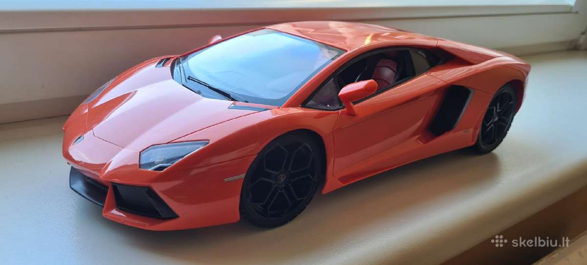 Lamborghini Aventador 1:16