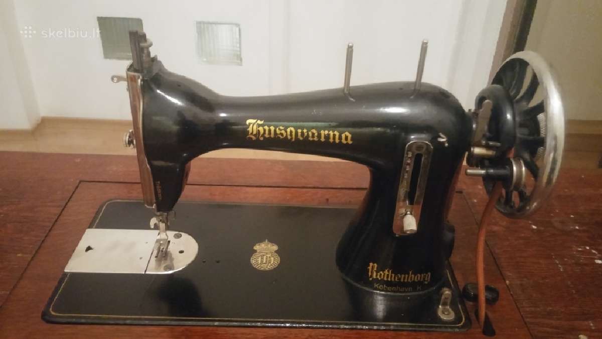 Antikvarinė siuvimo mašina staliukas Husqvarna - nuotraukos Nr. 4
