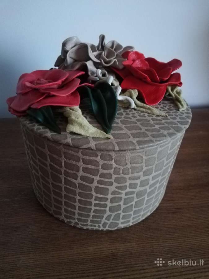 Odinė papuošalų dėžutė