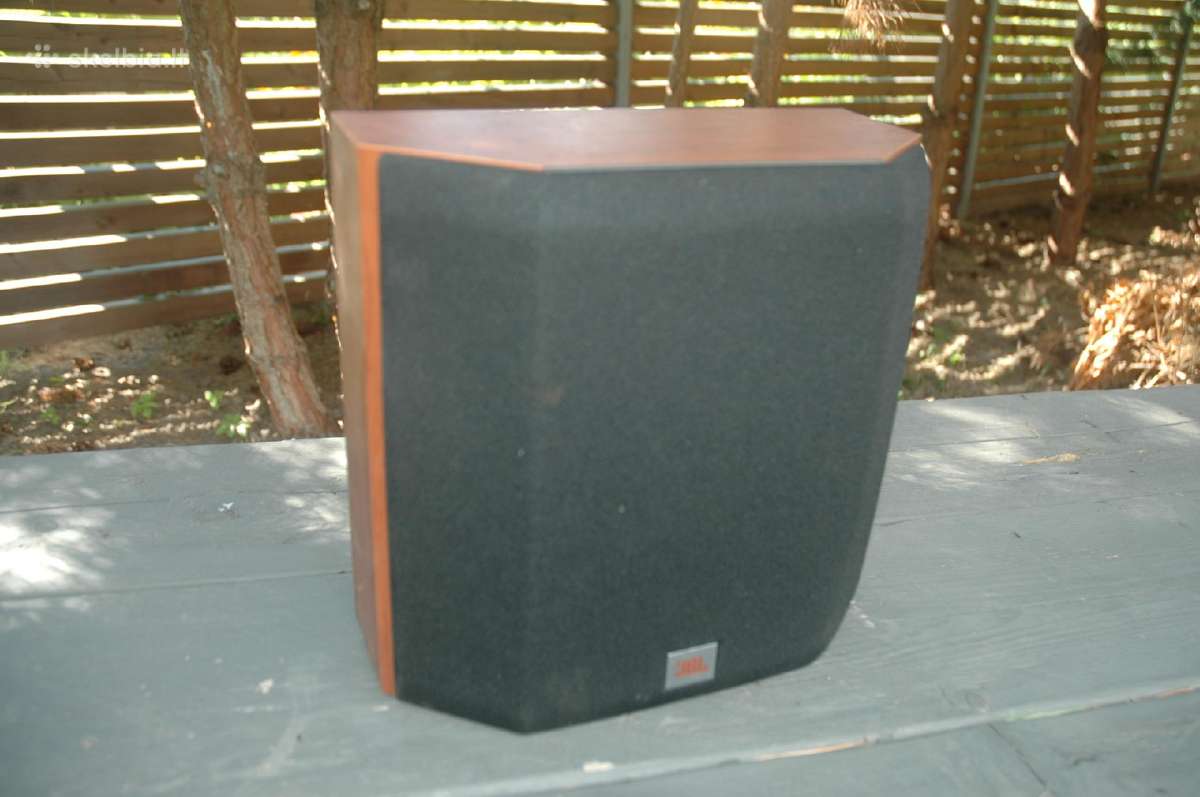 Parduo Jbl fonines dvi koloneles