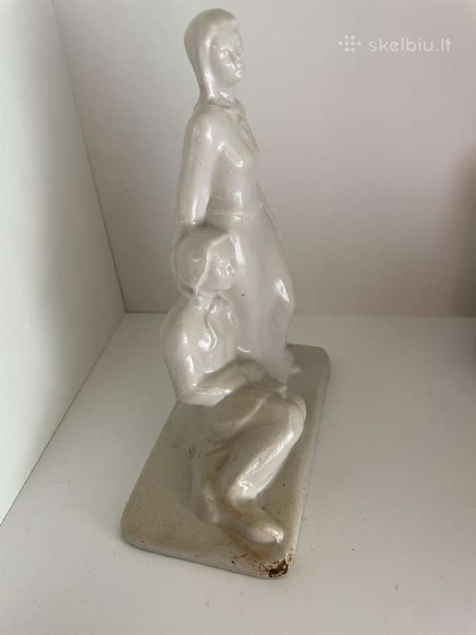 Latviška prieškario porcelianinė statulėlė - nuotraukos Nr. 2
