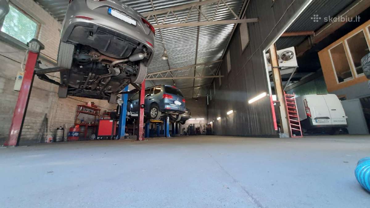 Reikalingas autošaltkalvis. Автосервис ищет механи