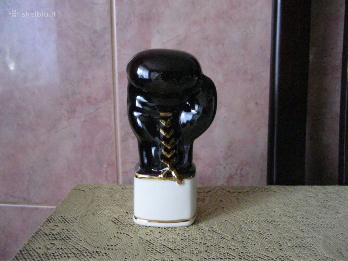 Boksas. Porceliano Statulele – Bokso Pirstine. .