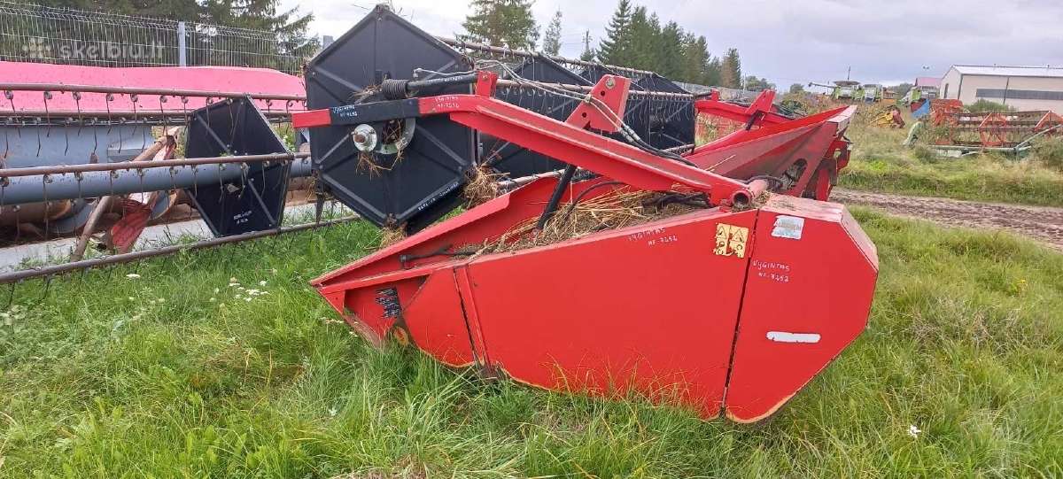 Kombainas Massey Ferguson 7252 ardomas dalimis - nuotraukos Nr. 6