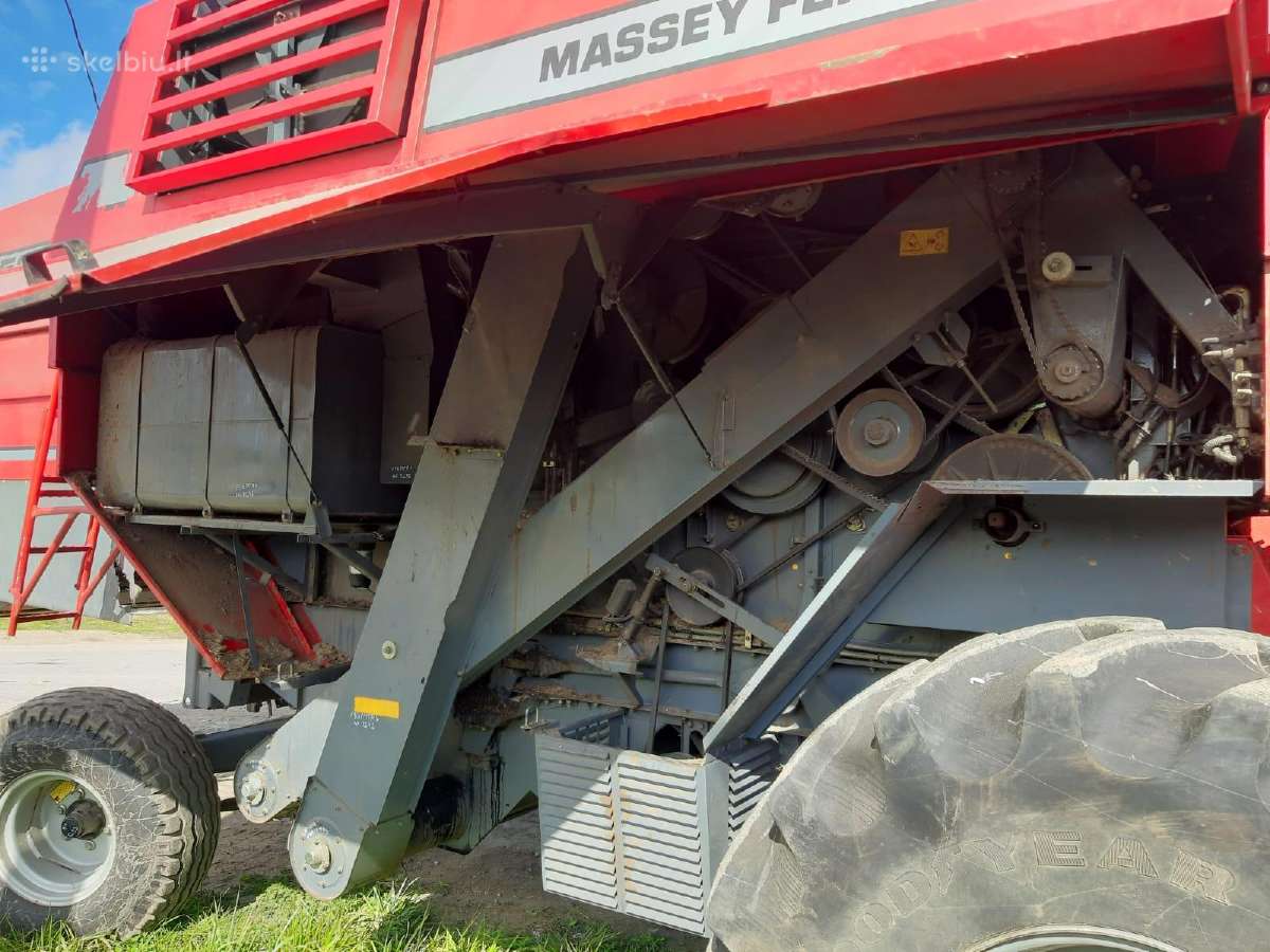 Kombainas Massey Ferguson 7252 ardomas dalimis - nuotraukos Nr. 7